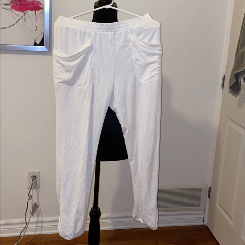 Bcbg white pants